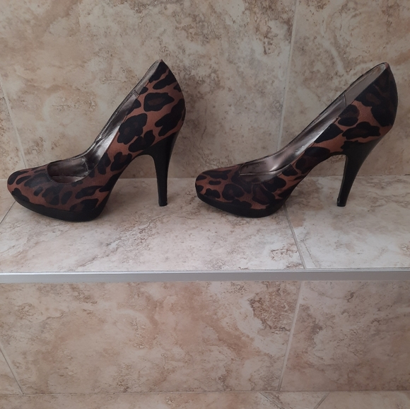Alfani Brown Leopard Print size 6 heels - Picture 2 of 6